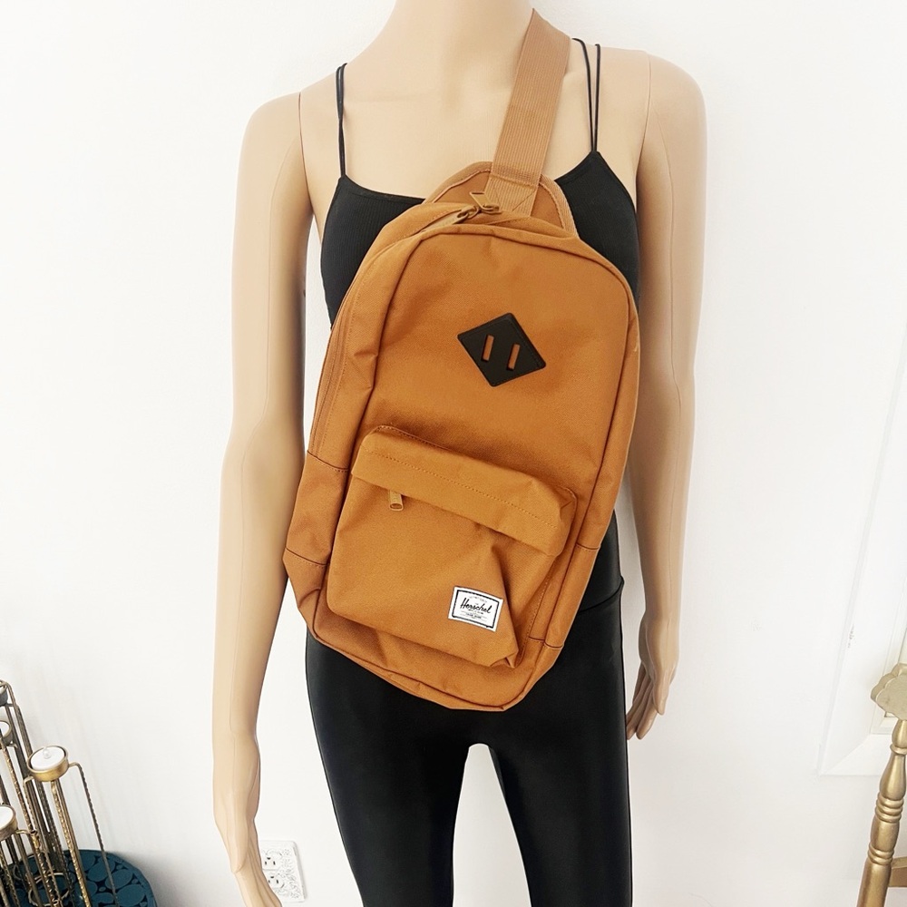Herschel Crossbody Bag NWOT - Picture 2 of 4